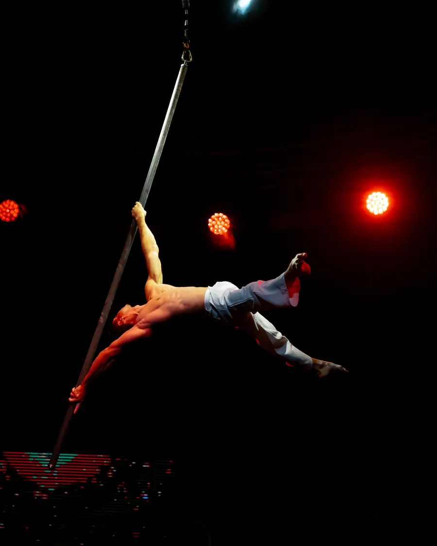 Moment aerian în spectacol de circ