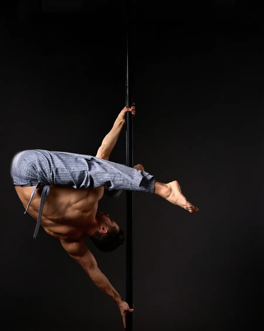 Aerial pole — figură de forță